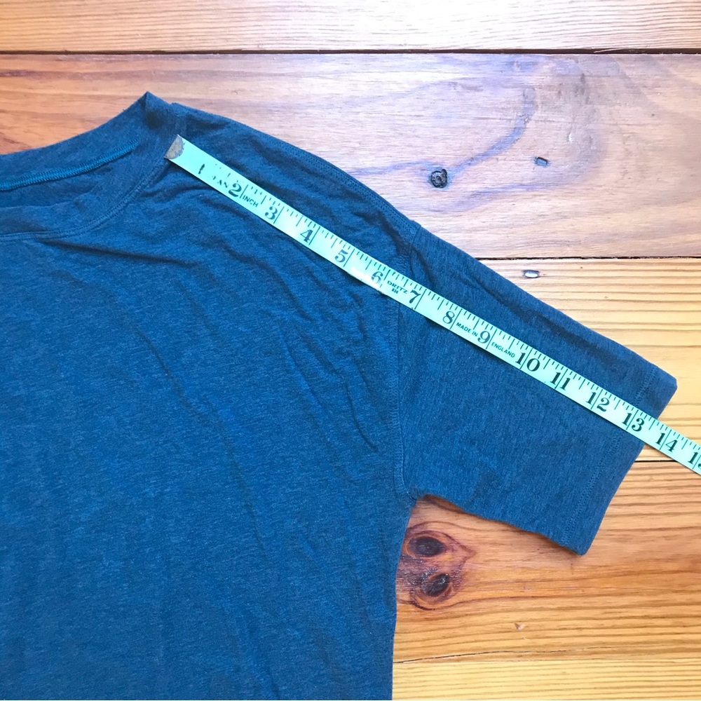 Lululemon Teal Blue Scoop Neck Hi Low Short Sleeve Shirt, EUC, 8 - Picture 4 of 6